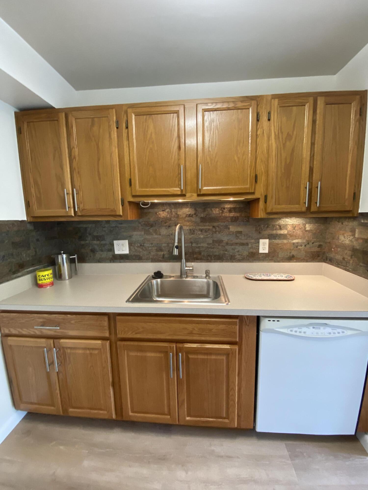 1325 South Maple Road, Unit 103 Ann Arbor, MI 48103 - Photo 5 of 26 IMG_8149