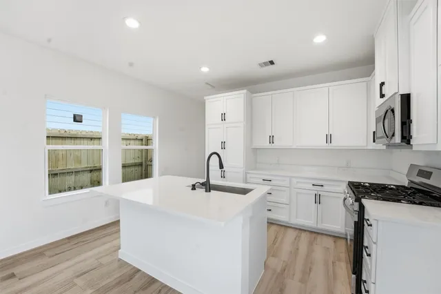 $289,000 | 530 North 4th Street, La Porte, TX 77571