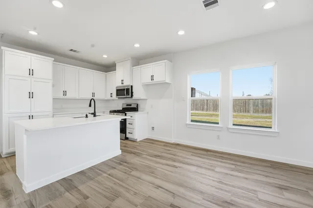 $289,000 | 530 North 4th Street, La Porte, TX 77571