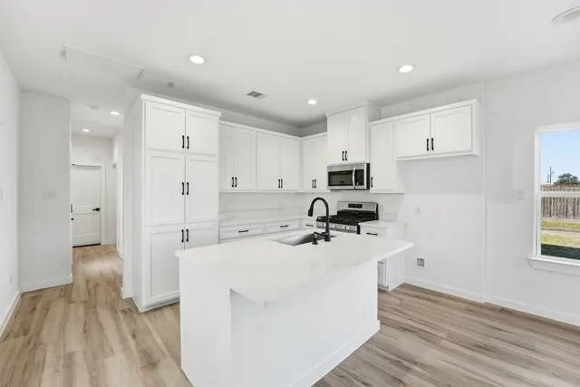 $289,000 | 530 North 4th Street, La Porte, TX 77571