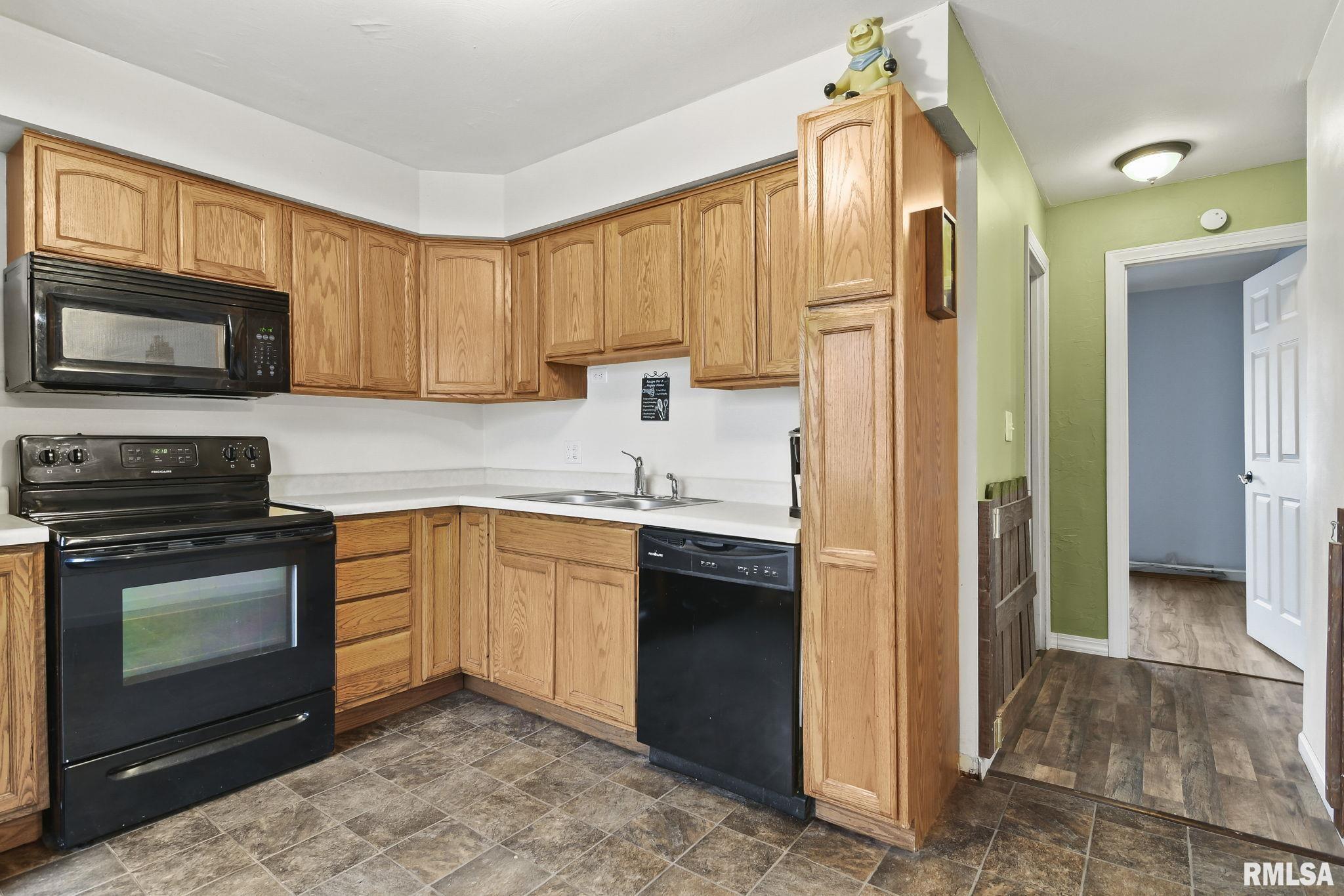 1909 North Albany Street Springfield, IL 62702 - Photo 8 of 33