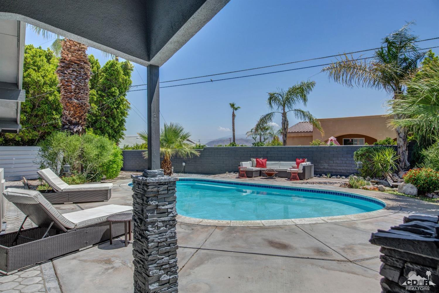 1950 North Magnolia Road Palm Springs, CA 92262 - Photo 28 of 36 a front view of a house with garden