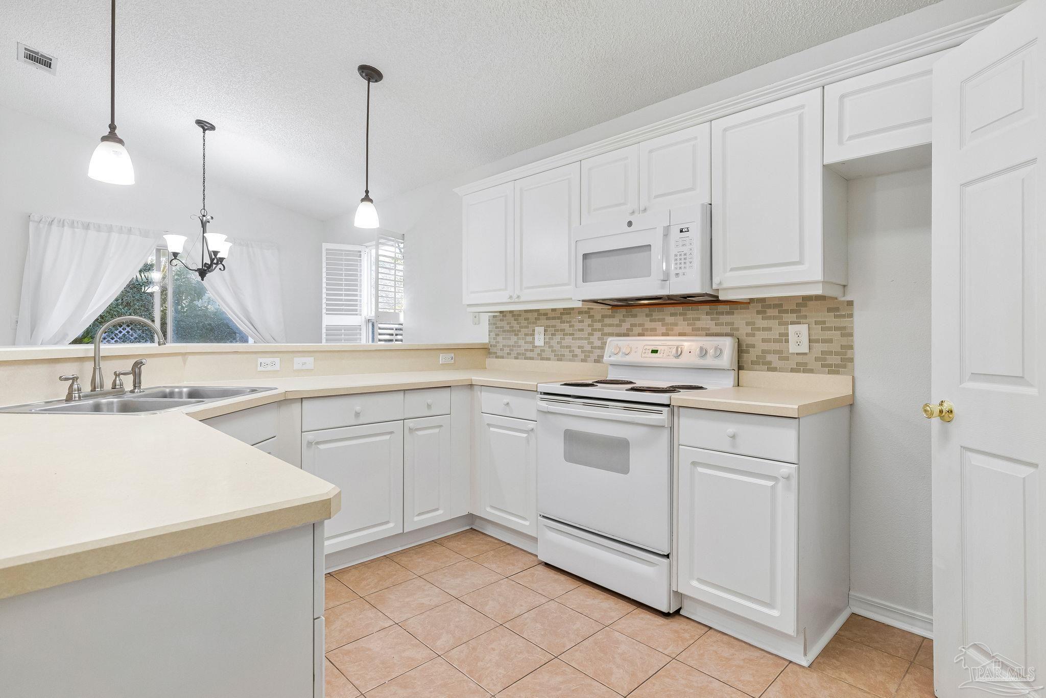 1108 Simpson Street Pensacola, FL 32526 - Photo 11 of 49