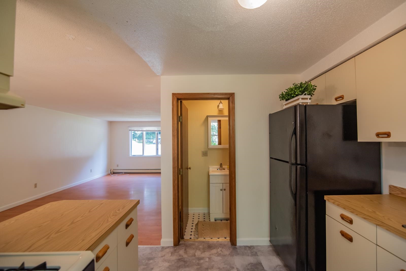 46 B Dale Road, Unit B Hooksett, NH 03106 - Photo 6 of 35