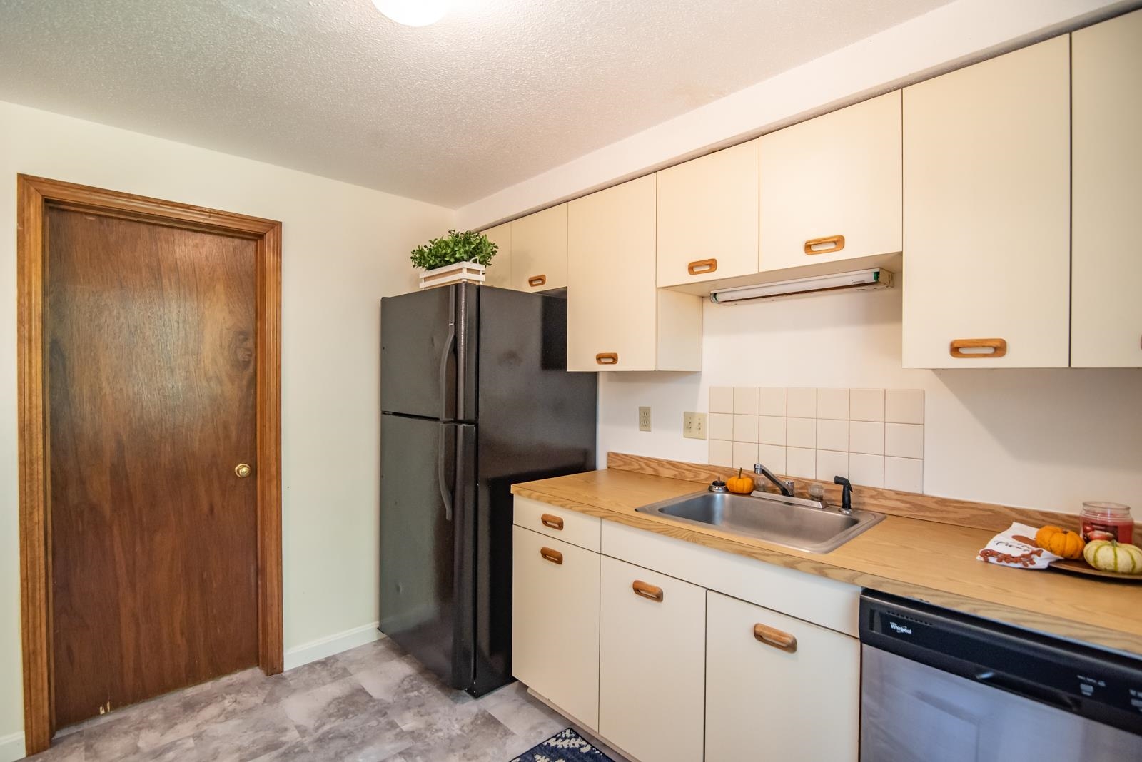 46 B Dale Road, Unit B Hooksett, NH 03106 - Photo 8 of 35