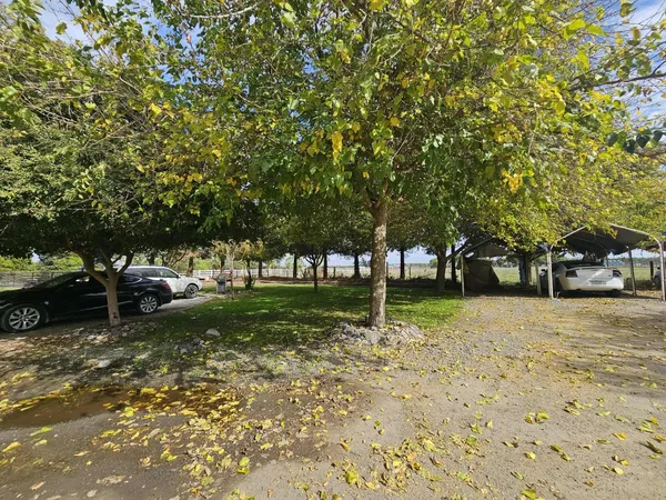 a view of a yard with a house