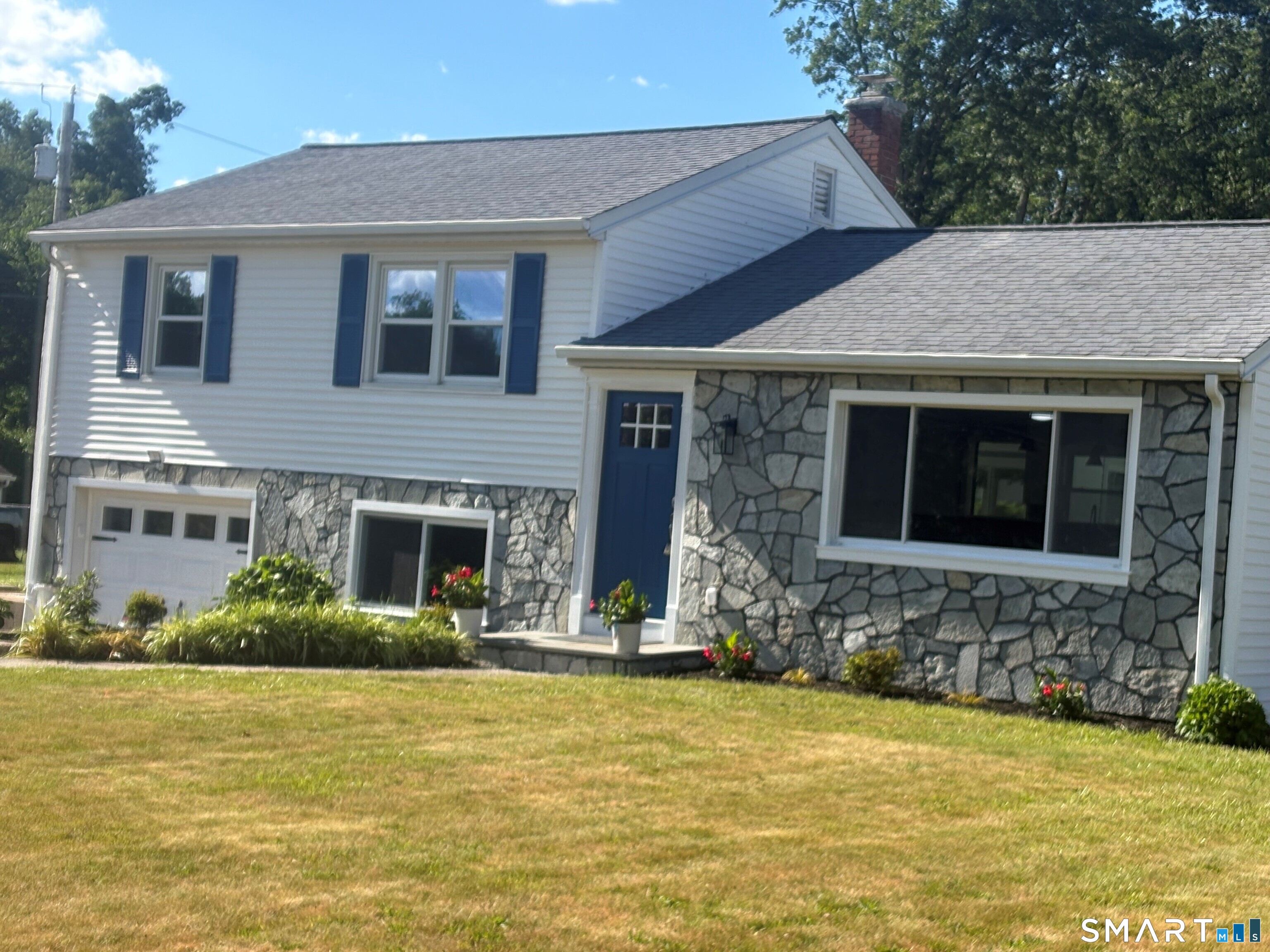 1052 New Rock Hill Road Wallingford, CT 06492 - Photo 3 of 39