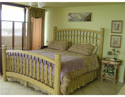 1751 North Surf Road, Unit PH Hollywood, FL 33019 - Photo 15 of 18 Bedroom Master