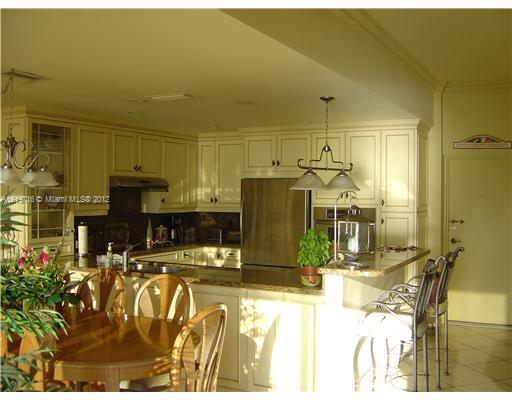 1751 North Surf Road, Unit PH Hollywood, FL 33019 - Photo 6 of 18 Kitchen