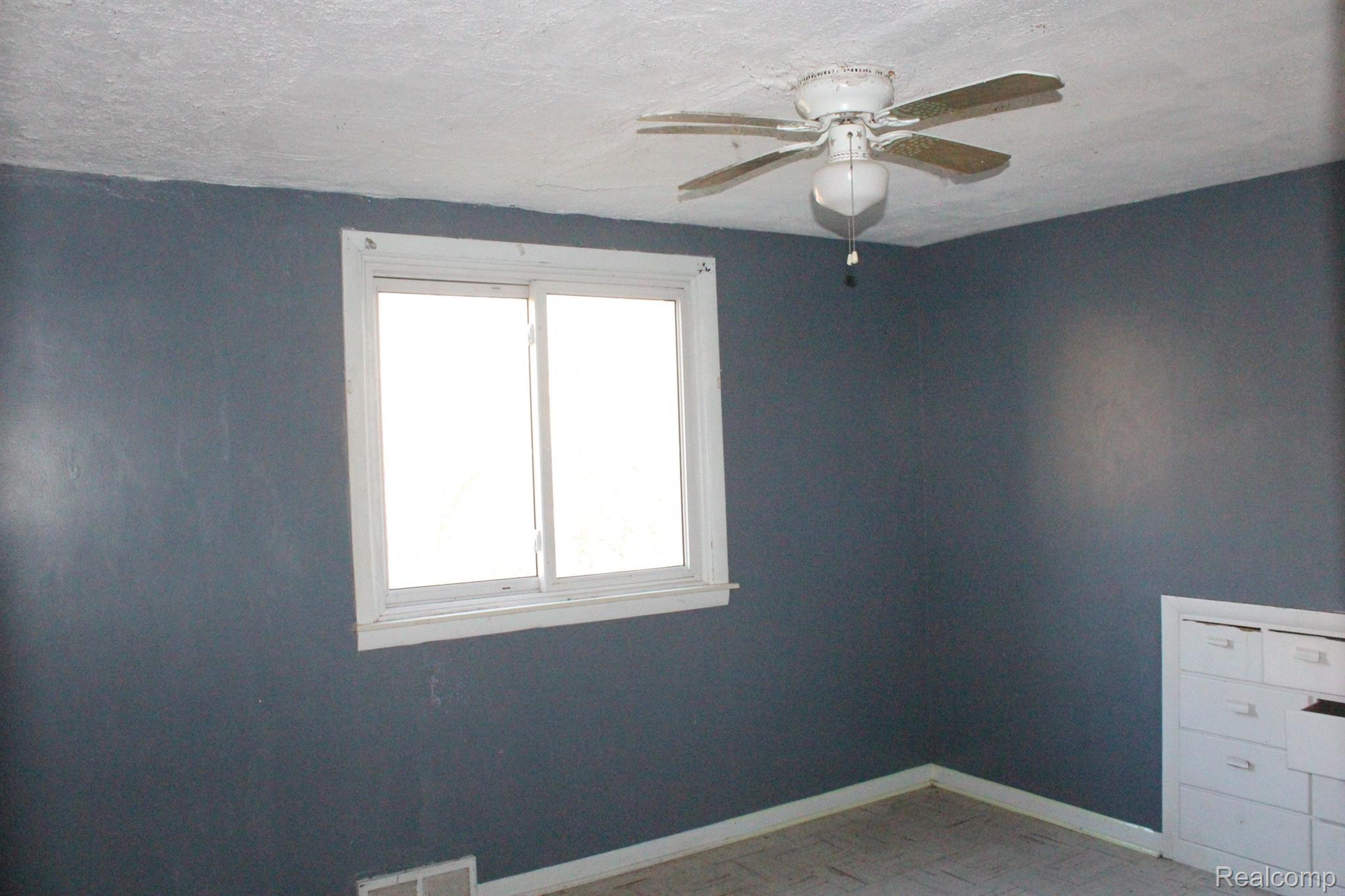2040 Lavelle Road Flint, MI 48504 - Photo 8 of 9 Gallery Image 8