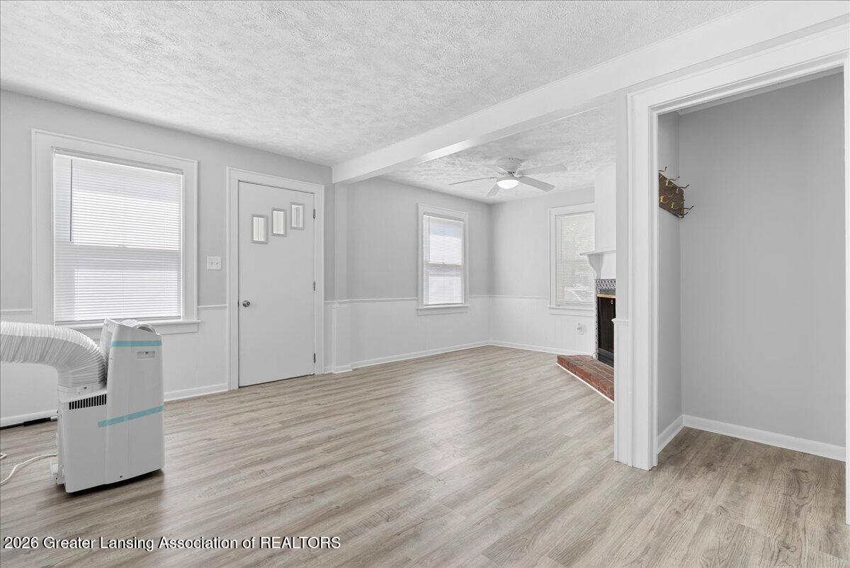6041 Hilliard Road Lansing, MI 48911 - Photo 5 of 26 13-Media Jett - 04