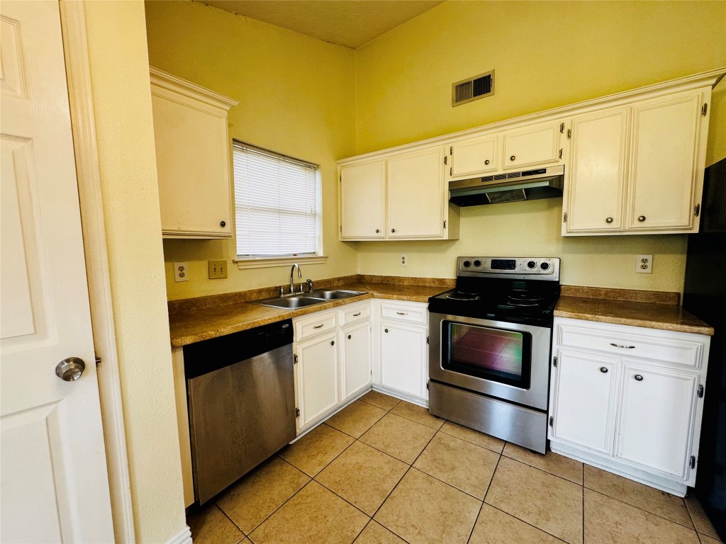 17118 Amber Ridge Drive Sugar Land, TX 77498 - Photo 11 of 20 a kitchen with stainless steel appliances white cabinets and a stove top oven