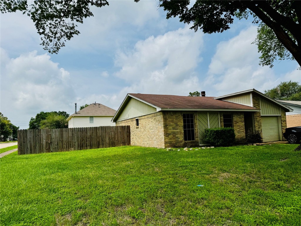 17118 Amber Ridge Drive Sugar Land, TX 77498 - Photo 17 of 20 a front view of a house with garden