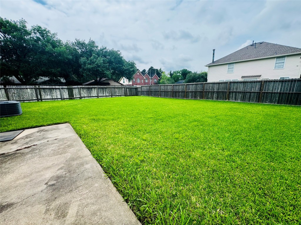 17118 Amber Ridge Drive Sugar Land, TX 77498 - Photo 20 of 20 a view of a back yard