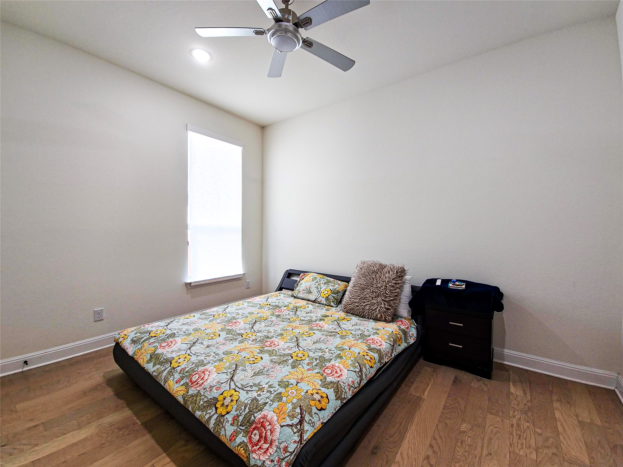 813 Sunny Ridge Drive Leander, TX 78641 - Photo 19 of 32 Hardwood floors and a clean, neutral palette create a peaceful bedroom retreat.