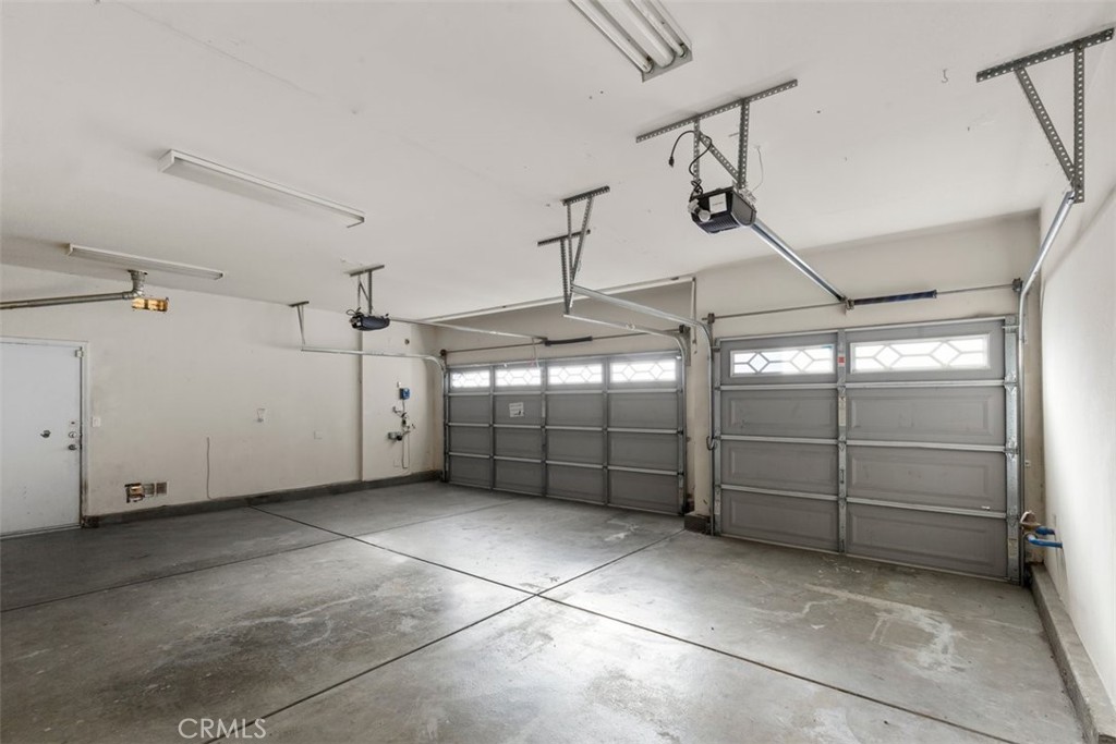 820 Volande Court Perris, CA 92571 - Photo 35 of 37 a view of a garage room