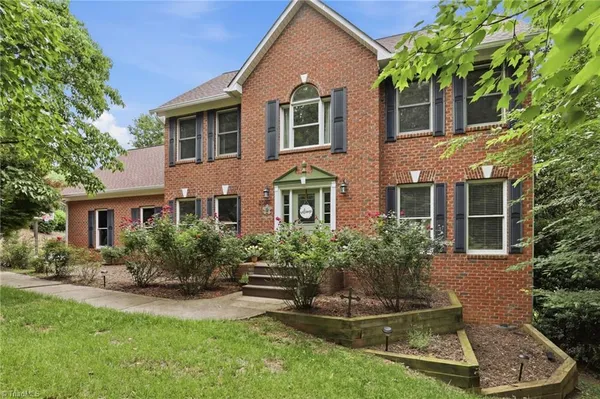 $724,900 | 2027 Fairview Circle, Wilkesboro, NC 28697