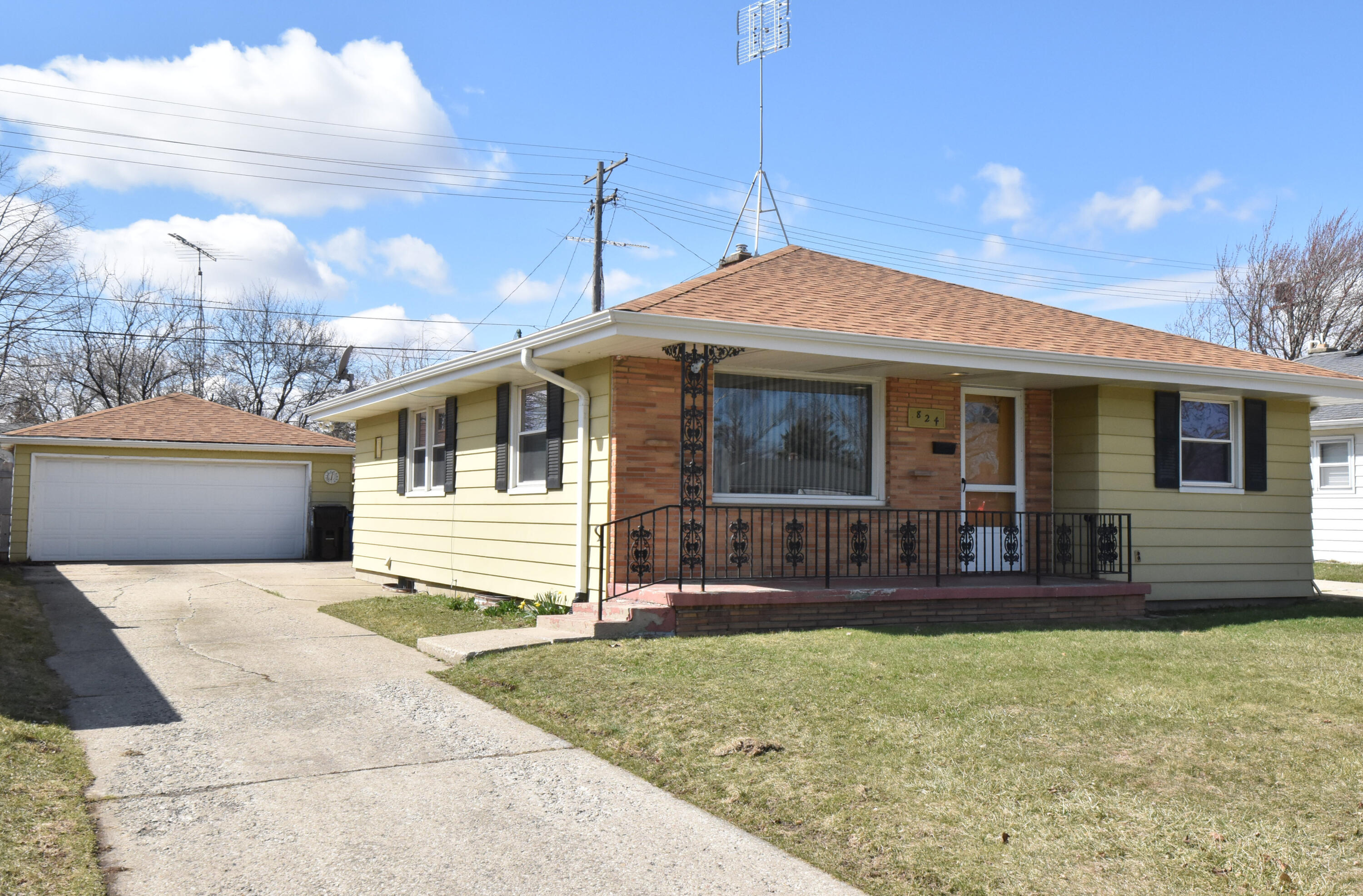 824 Ohio Street Racine, WI 53405 - Photo 1 of 1 OHIO 1