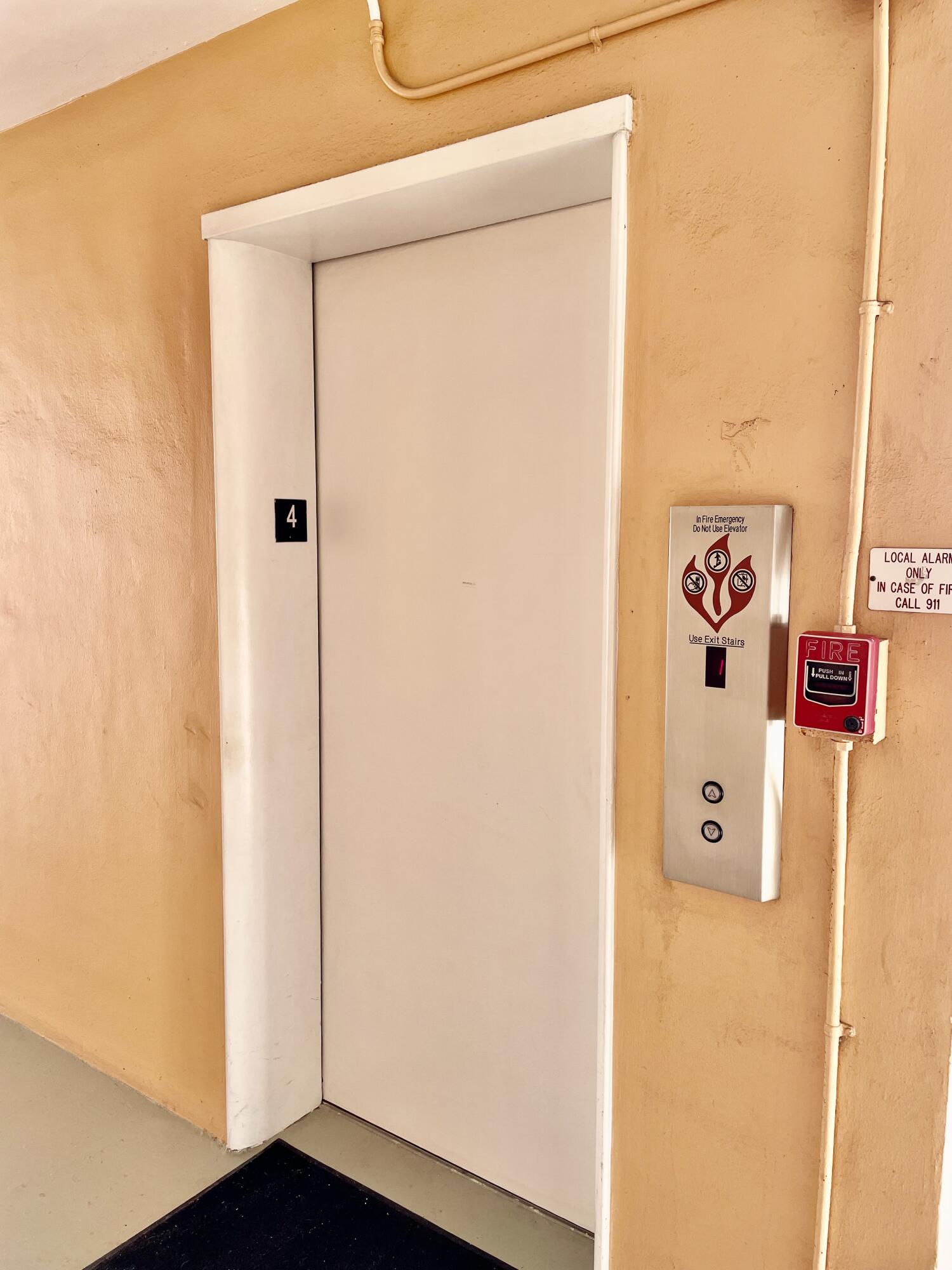 15 South Golfview Road, Unit 403 Lake Worth Beach, FL 33460 - Photo 16 of 32