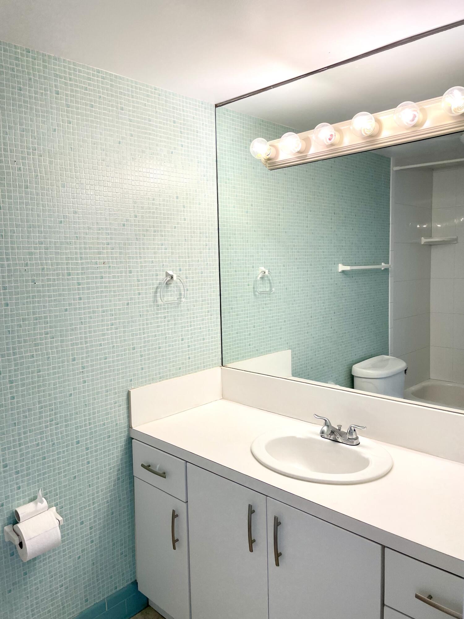 15 South Golfview Road, Unit 403 Lake Worth Beach, FL 33460 - Photo 17 of 32 a bathroom with a sink and mirror