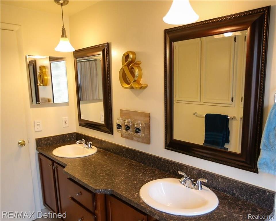 2108 Cumberland Road Rochester Hills, MI 48307 - Photo 11 of 20
