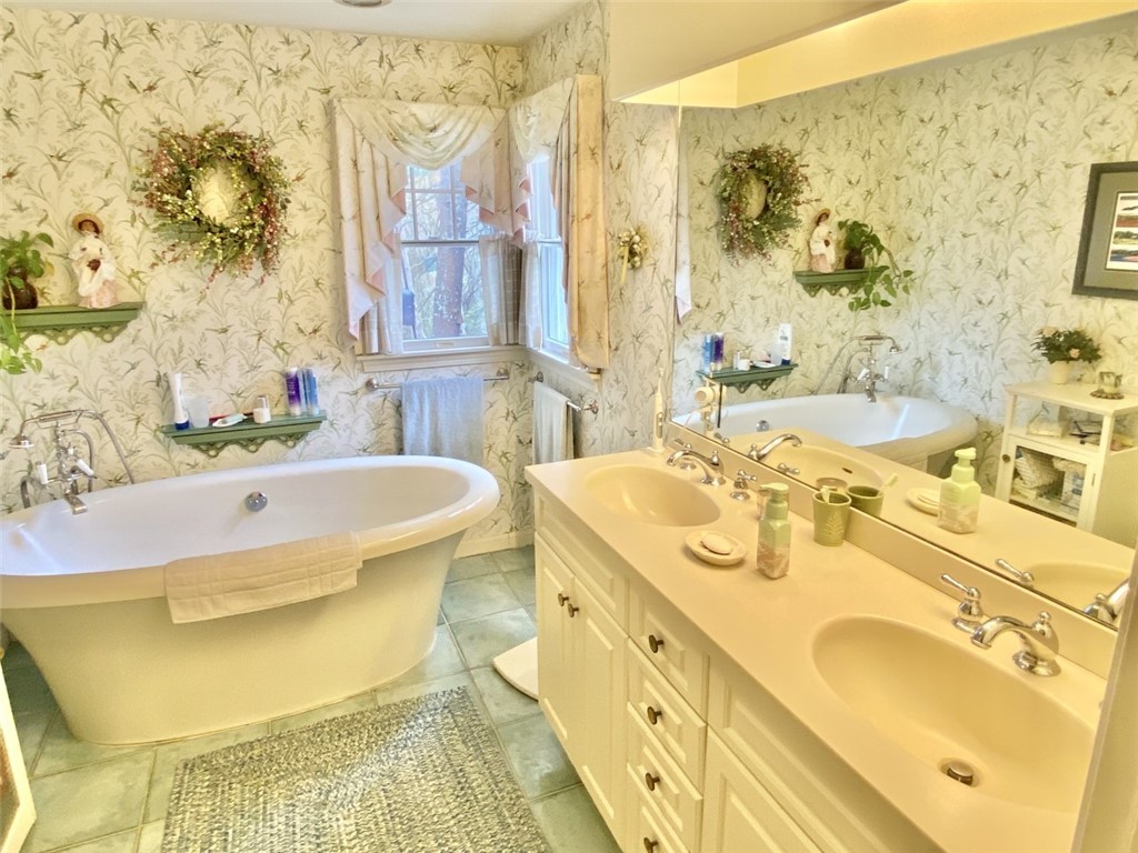 12 Meadowbrook Road Richmond, RI 02898 - Photo 32 of 47