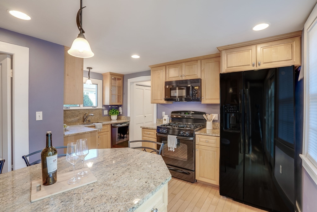 17 North Road Bedford, MA 01730 - Photo 8 of 37 Gallery Image 8