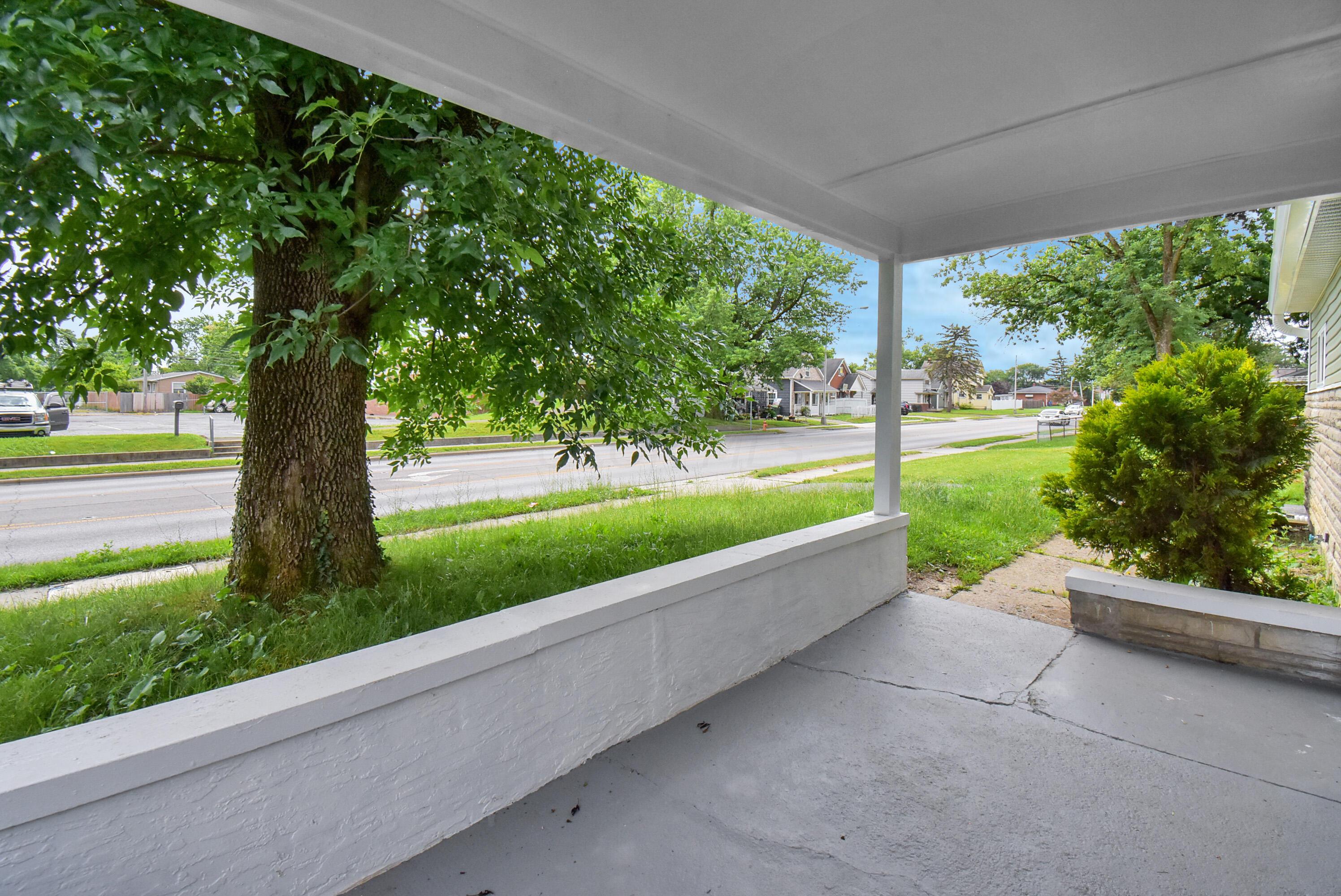 643 Demorest Road Columbus, OH 43204 - Photo 3 of 38 DSC_3494