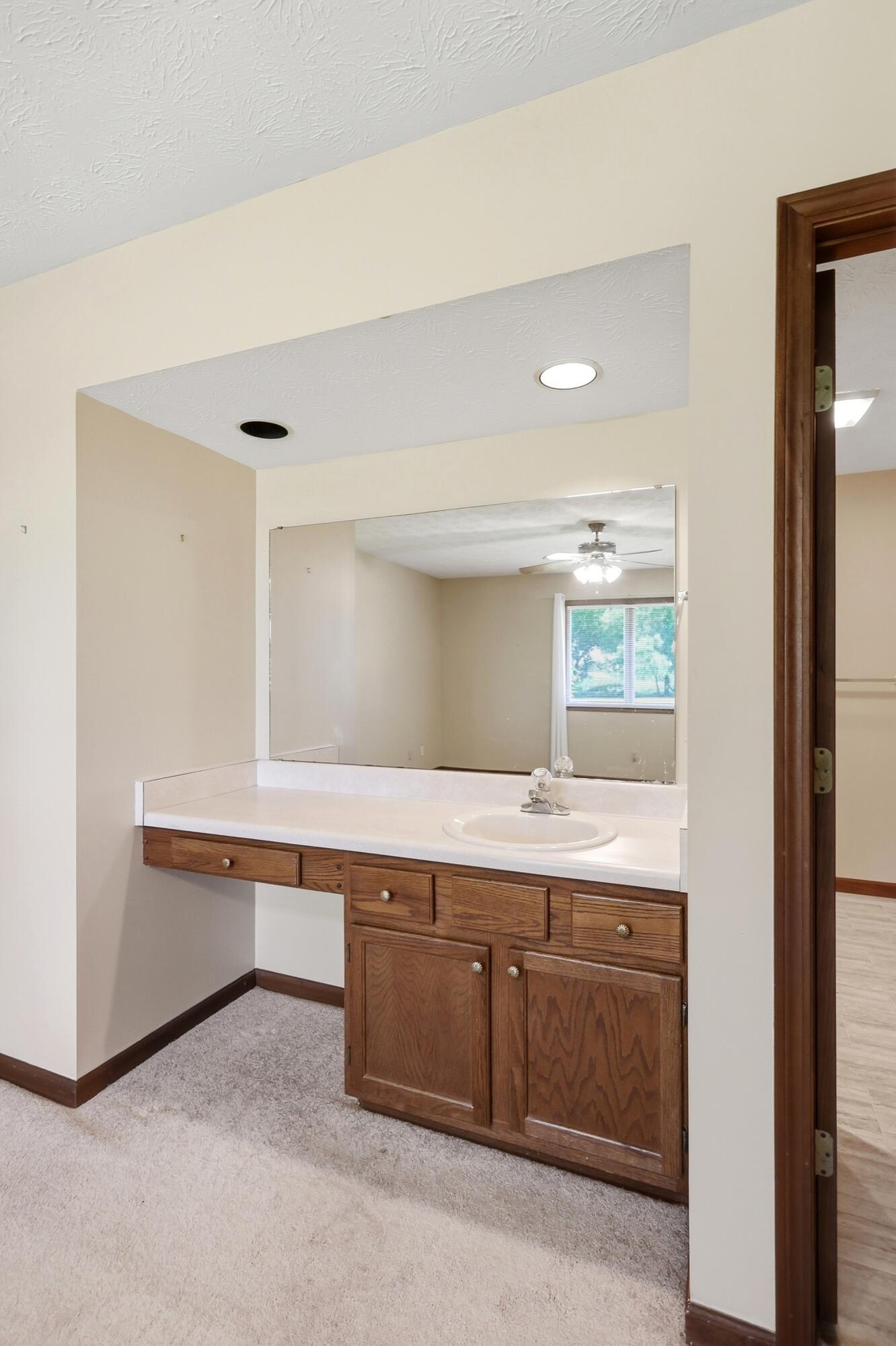 1703 Fox Ridge Drive Springfield, OH 45503 - Photo 19 of 43 025