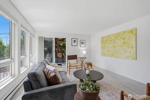 $495,000 | 914 6th Avenue North, Unit 201, Seattle, WA 98109