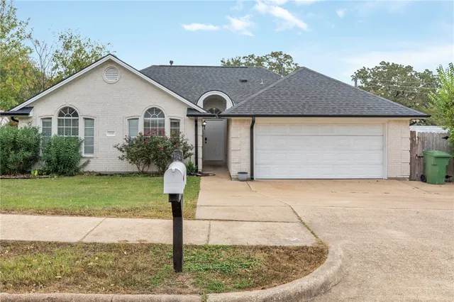 $299,900 | 2511 Westwood Main Drive, Bryan, TX 77807