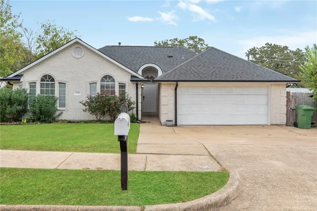$299,900 | 2511 Westwood Main Drive, Bryan, TX 77807
