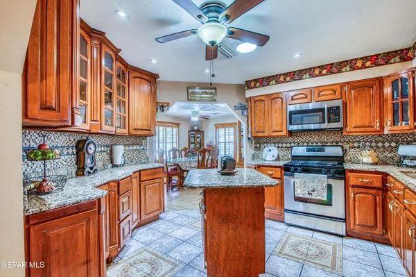 $289,000 | 916 Mike Maros Street, Fabens, TX 79838