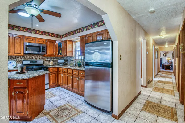 $289,000 | 916 Mike Maros Street, Fabens, TX 79838