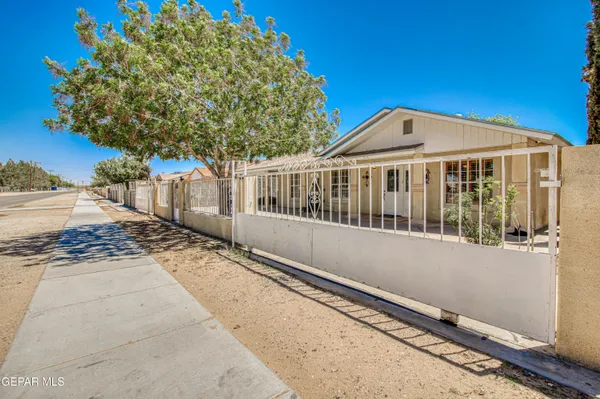 $289,000 | 916 Mike Maros Street, Fabens, TX 79838