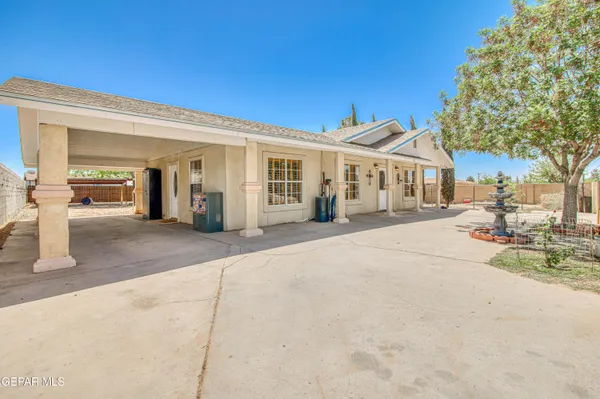 $289,000 | 916 Mike Maros Street, Fabens, TX 79838