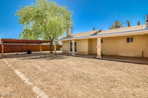 $289,000 | 916 Mike Maros Street, Fabens, TX 79838