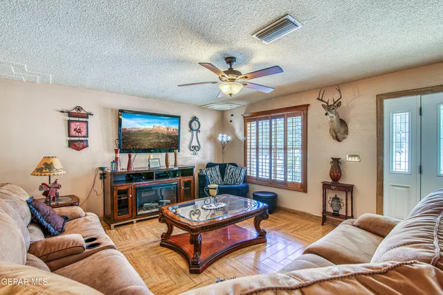 $295,000 | 916 Mike Maros Street, Fabens, TX 79838