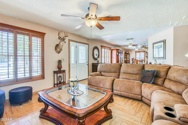 $289,000 | 916 Mike Maros Street, Fabens, TX 79838