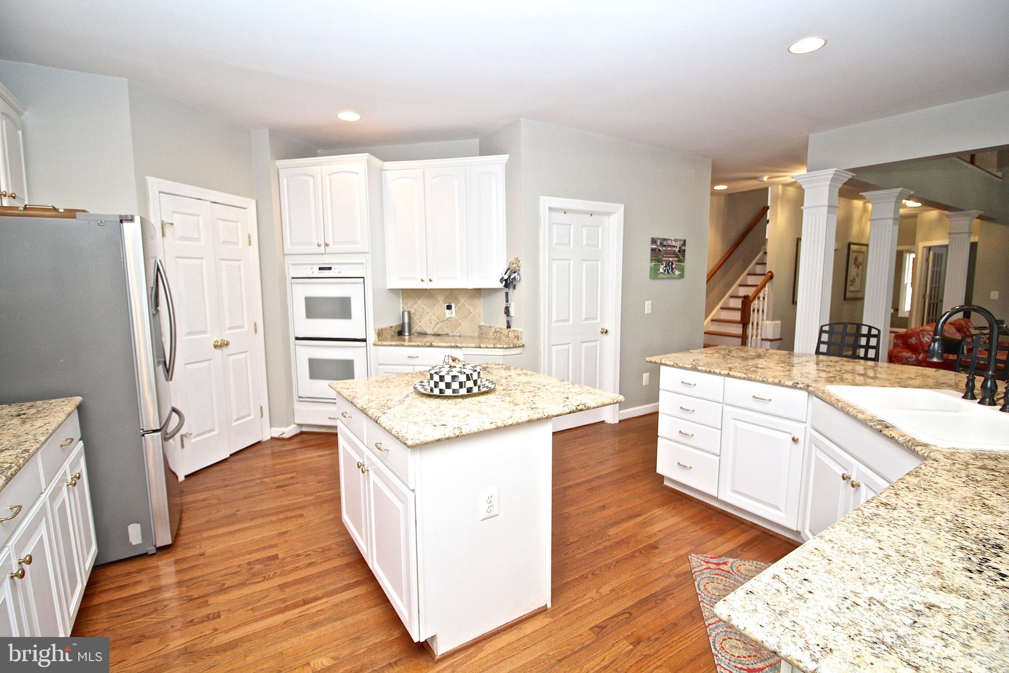 14416 Clubhouse Road Gainesville, VA 20155 - Photo 9 of 38 Large Chef's Kitchen