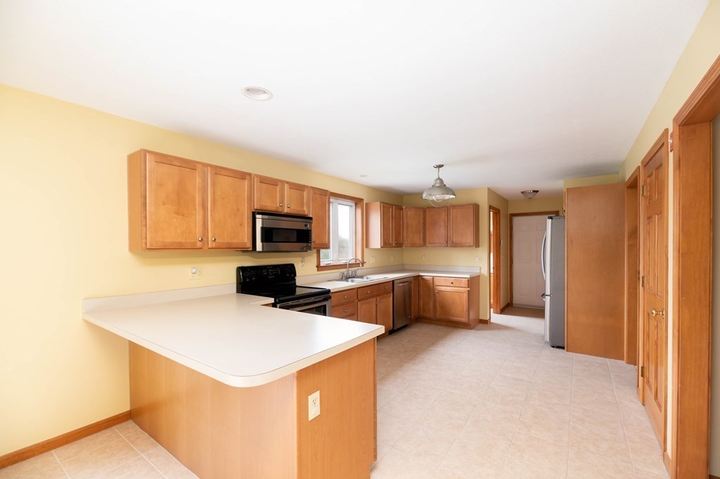 125 Clark Road Shirley, MA 01464 - Photo 11 of 32