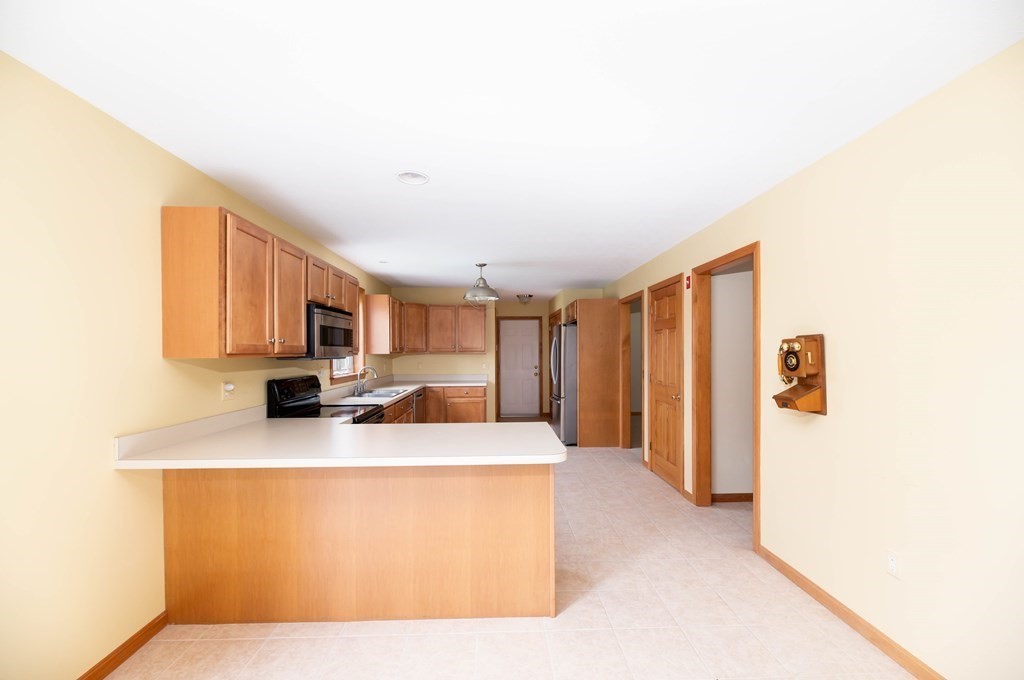 125 Clark Road Shirley, MA 01464 - Photo 12 of 32
