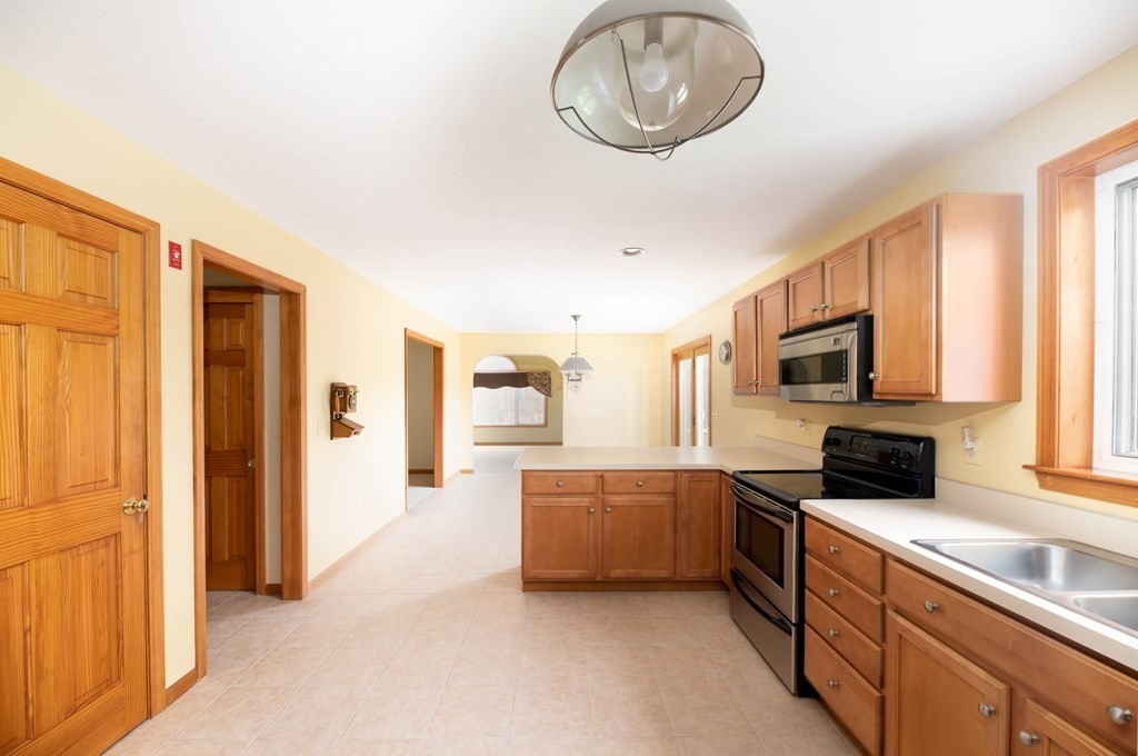 125 Clark Road Shirley, MA 01464 - Photo 13 of 32