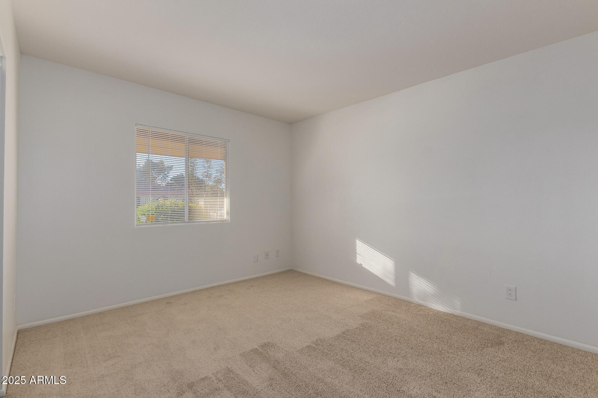 2128 East Villa Court Tempe, AZ 85282 - Photo 22 of 32 an empty room with a empty space and window