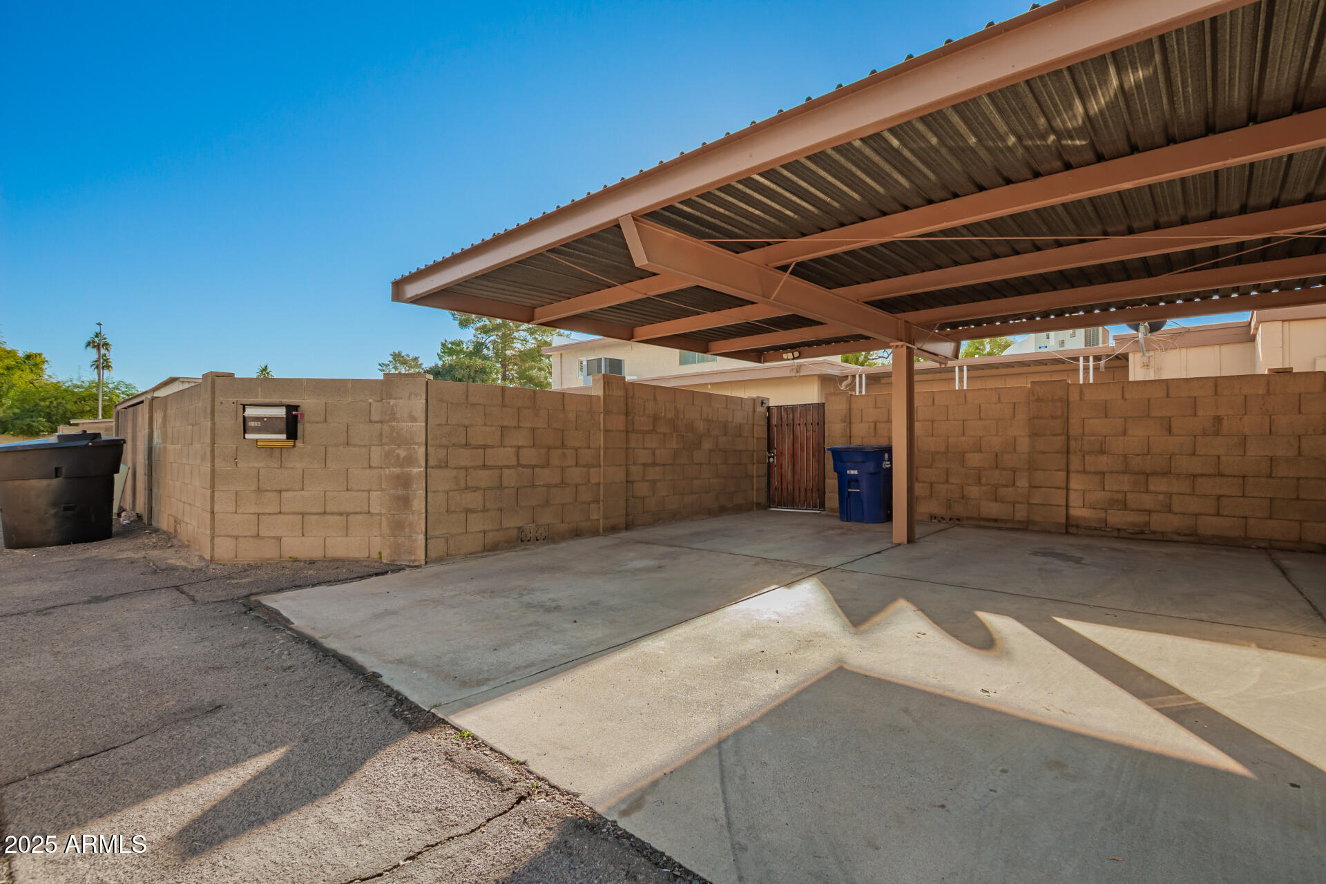 2128 East Villa Court Tempe, AZ 85282 - Photo 29 of 32 a view of a garage