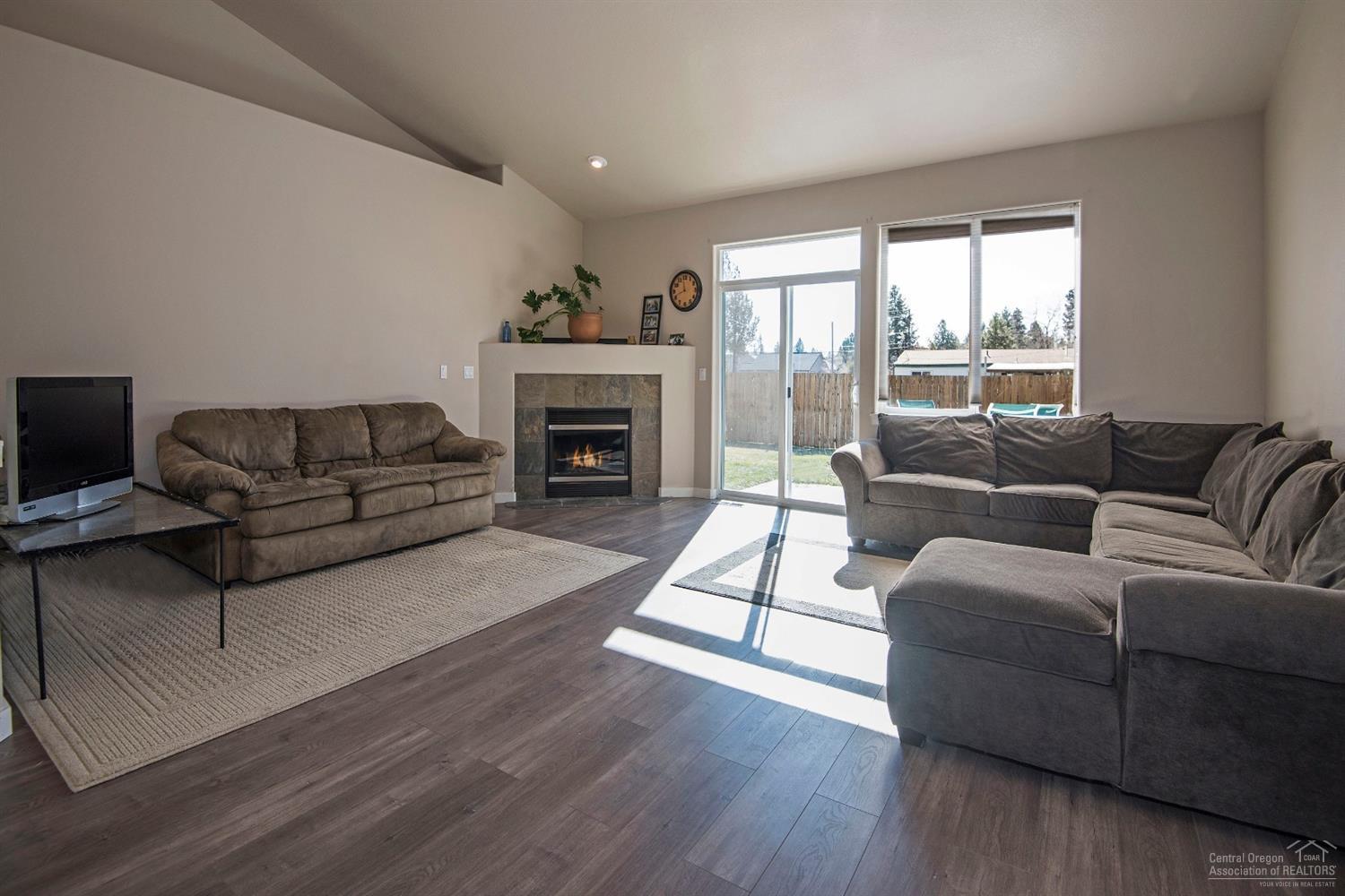20551 Rolen Avenue Bend, OR 97702 - Photo 3 of 19 Additional Photo