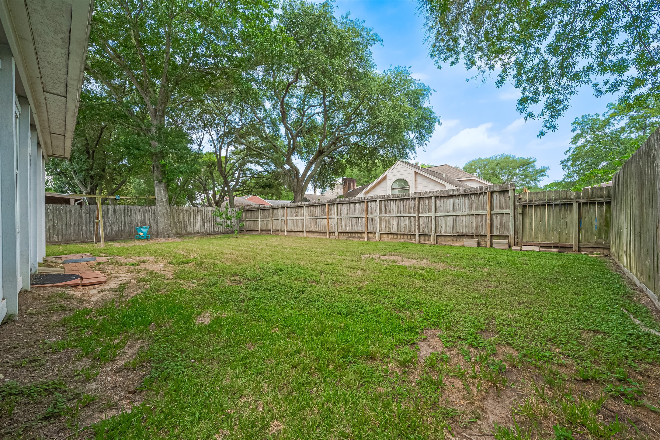 1010 Cheyenne Meadows Drive Katy, TX 77450 - Photo 38 of 41 a view of a backyard with a garden