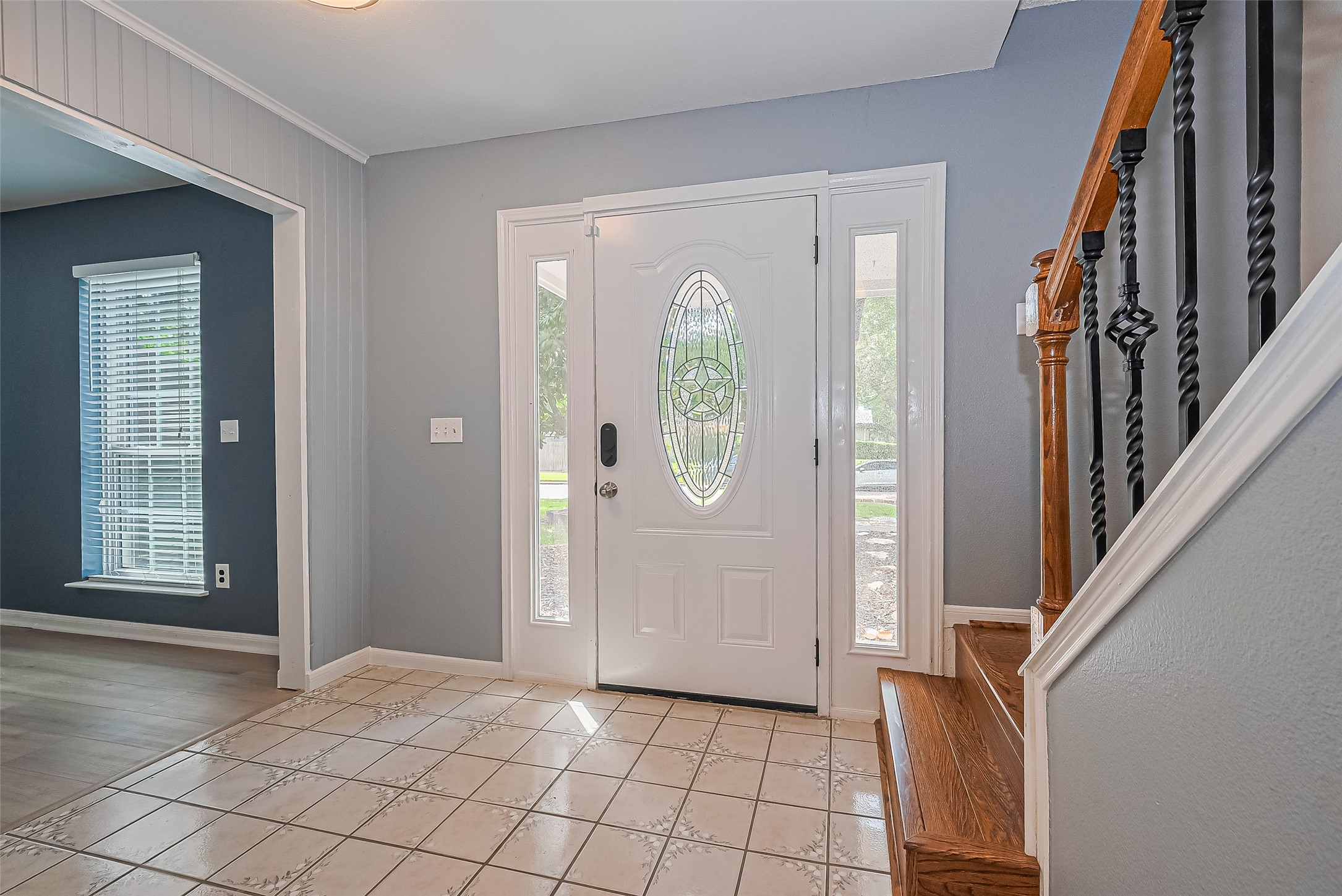 1010 Cheyenne Meadows Drive Katy, TX 77450 - Photo 5 of 41 a view of an entryway with a livingroom