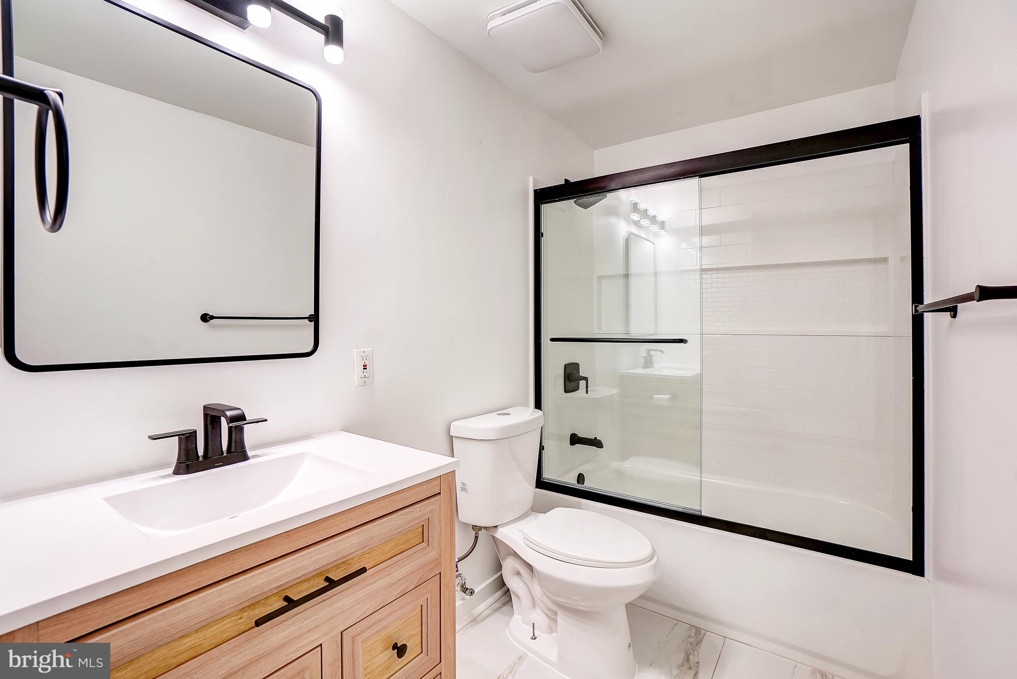 15304 Good Hope Road Silver Spring, MD 20905 - Photo 10 of 32 Hall Bath