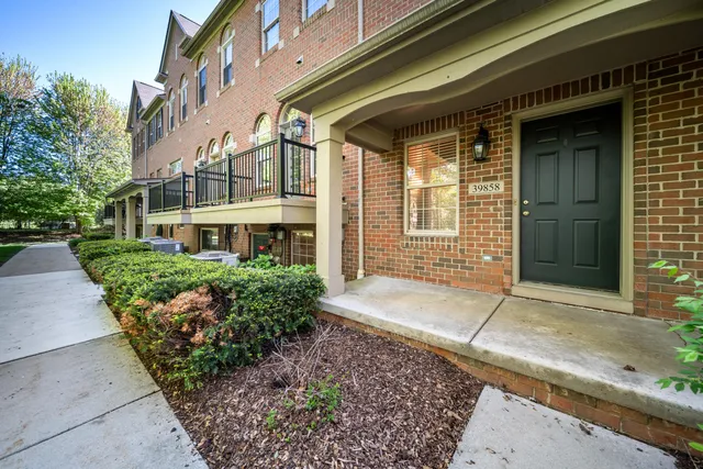 $309,900 | 39858 Rockcrest Circle, Northville, MI 48168